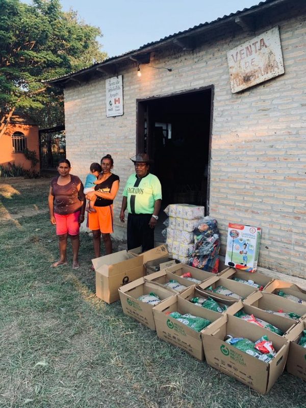 Entregan más de 2.700 kits de alimentos a familias artesanas de todo el país » Ñanduti