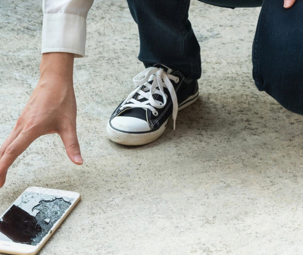 Se resistió a entregar su celular y la mataron