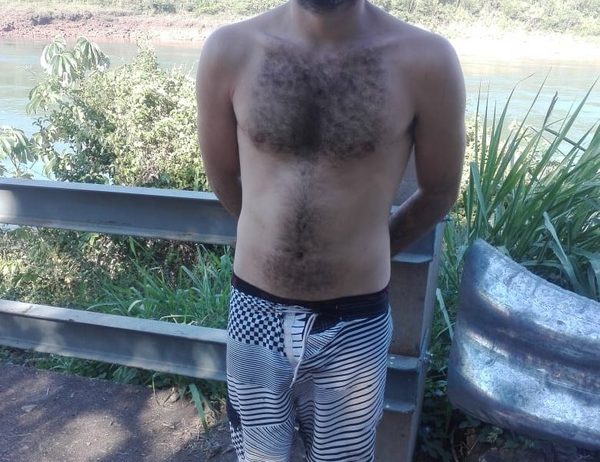 Brasileño detenido tras cruzar nadando el Río Paraná