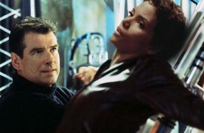 Halle Berry revela que Pierce Brosnan la salvó de morir ahogada en el rodaje de 'James Bond' - SNT