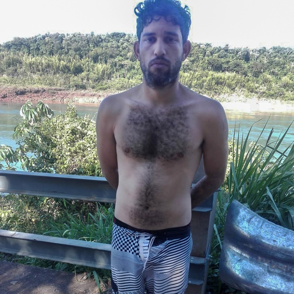 Detienen a brasileño que cruzó a nado el río Paraná - Noticde.com