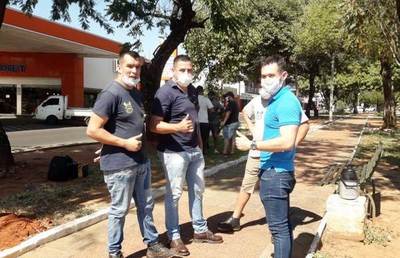 Tras incidentes, taxistas y conductores de Uber “firmaron las paces” •