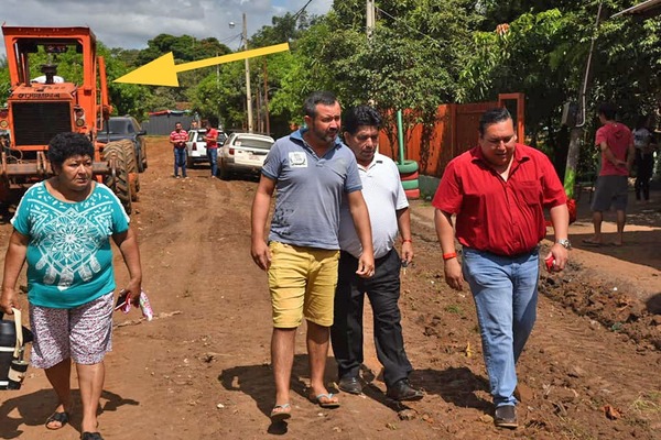 Planillero de la UNE sigue usando recursos de la GOBERNACION en su campaña política