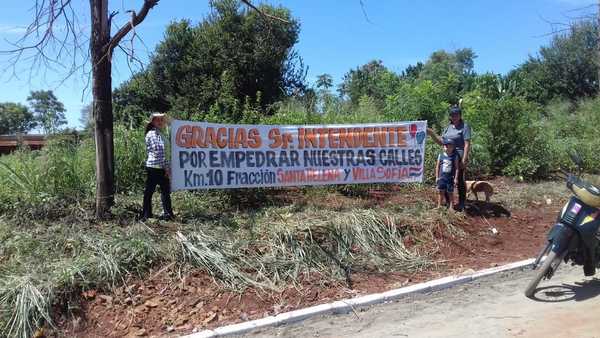 Como en la DICTADURA Miguel Prieto fomenta el CULTO al PERSONALISMO y la ADULONERIA