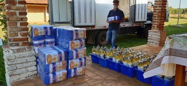 Entregan kits de alimentos a 477 alumnos de Fulgencio Yegros