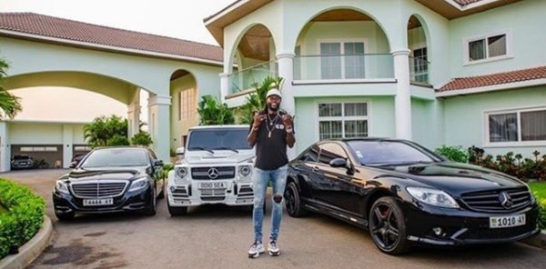 Adebayor aclaró que no hace donaciones y se volvió tendencia en las redes sociales