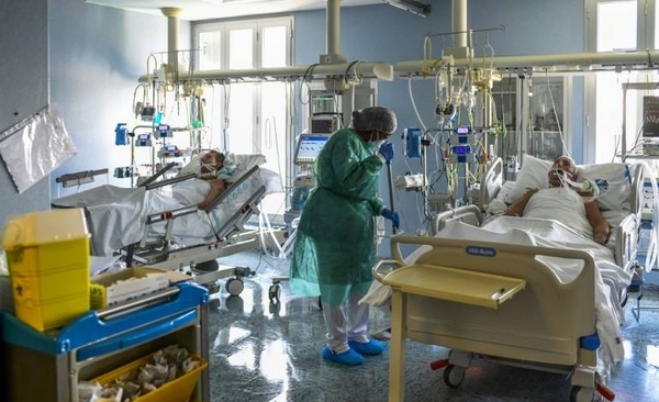 HOY / Italia registra 464 muertes por COVID-19 en 24 horas y reduce el número de casos