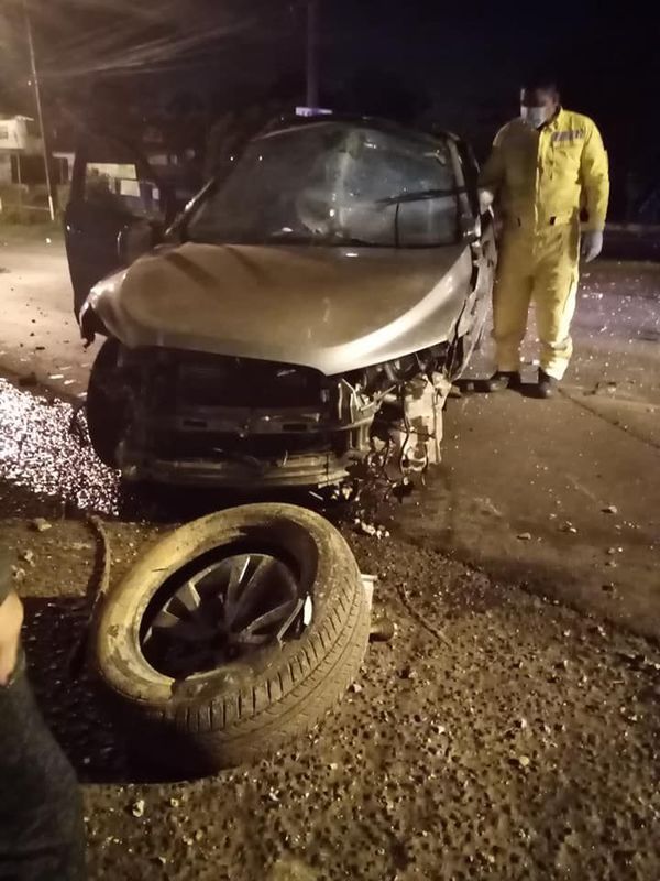 Funcionario de Itaipu chocó en auto de Tesãi y no se le practicó el alcotest - ABC en el Este - ABC Color