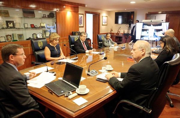 Corte suspende licitación para contratar el seguro médico de sus ministros - Nacionales - ABC Color