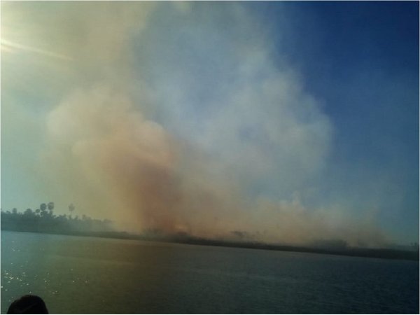 Incendio en zona del pantanal de nuevo se observa desde Bahía Negra