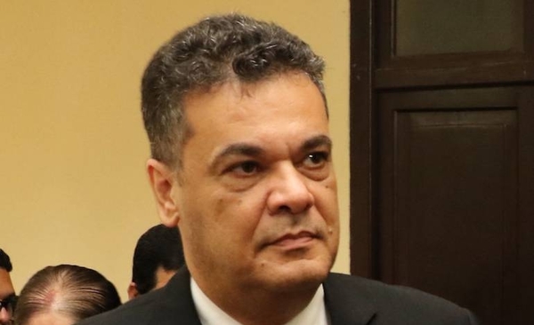 HOY / Repudian trato denigrante de diputado hacia la fiscal Uemura