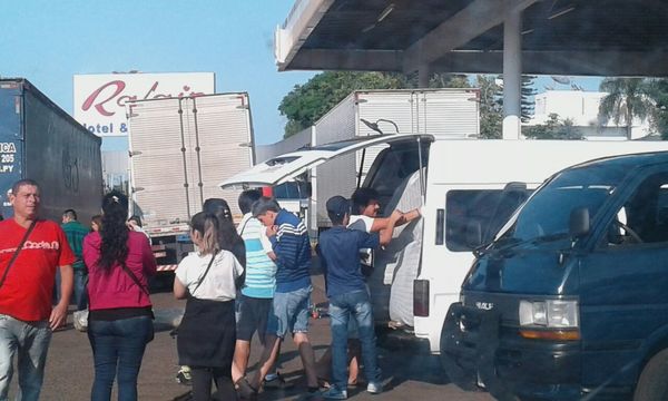 Un “CHINO” opera MILLONARIO negocio de ROPAS en la frontera.