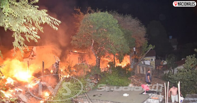 Reciclador quiso quemar basura, «se le fue de la mano» e incendió cinco casas