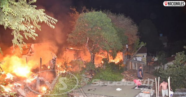 Reciclador quiso quemar basura, «se le fue de la mano» e incendió cinco casas