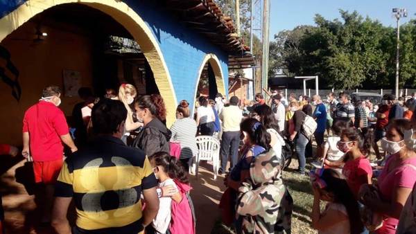 Vacunatorio repleto en Luque •