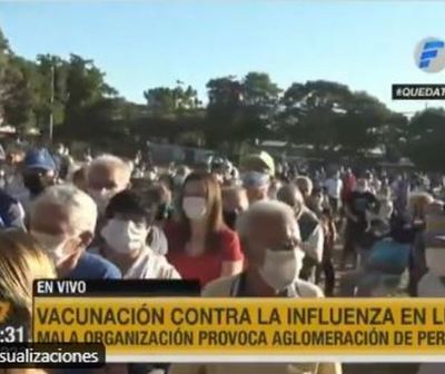 Mala organización genera aglomeración de personas en Hospital de Luque