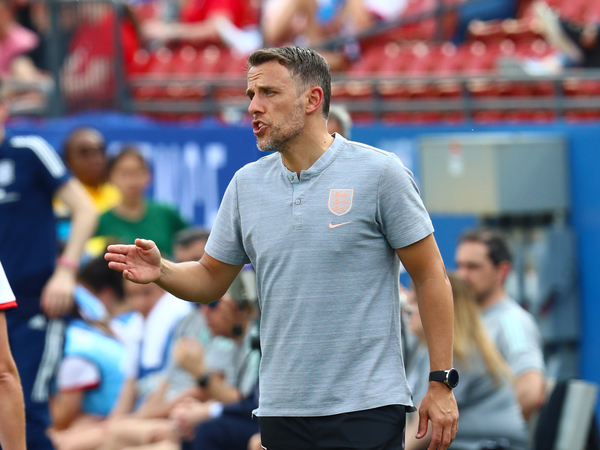 Neville no seguirá como DT de la selección femenina de Inglaterra