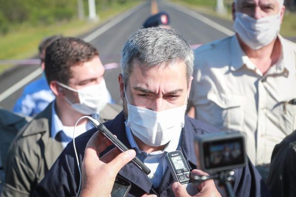"La cuarentena total se extiende una semana más”, informó Abdo