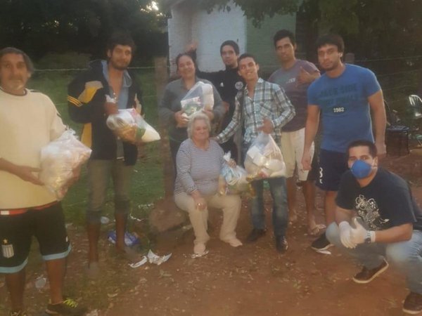 Amigos futboleros se unieron para donar alimentos