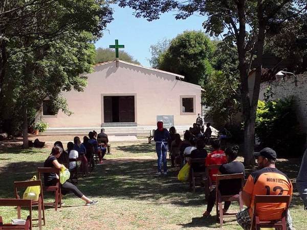 Catequistas alimentan a 300 personas por día con la olla popular •