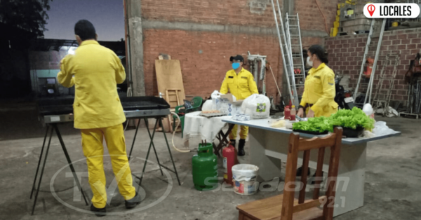 Bomberos Amarillos venden hamburguesas para adquirir insumos de Bioseguridad