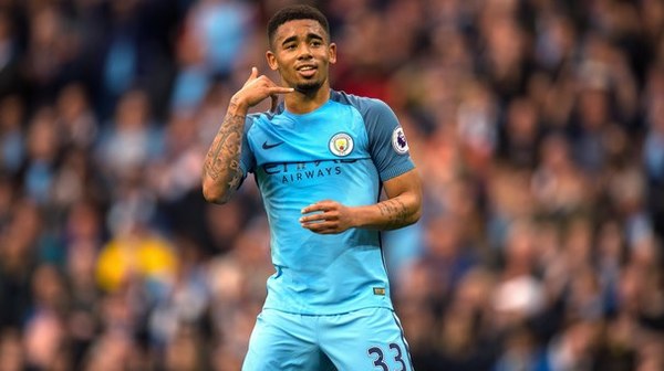 Gabriel Jesus recuerda a las favelas en medio de la crisis