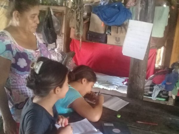 Padres de alumnos en desacuerdo con enseñanza de contingencia
