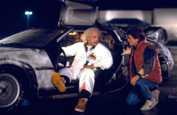 Guionista de 'Volver al Futuro' aclara polémica en la trama del filme - SNT