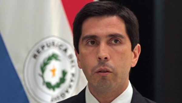 Ministro confirma que recibió constancia 'a nombre de Sandra Quiñónez' para beneficiar a empresario