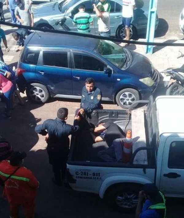 HOY / Discusión casi termina en tragedia: Apuñaló a su pareja en la vía pública