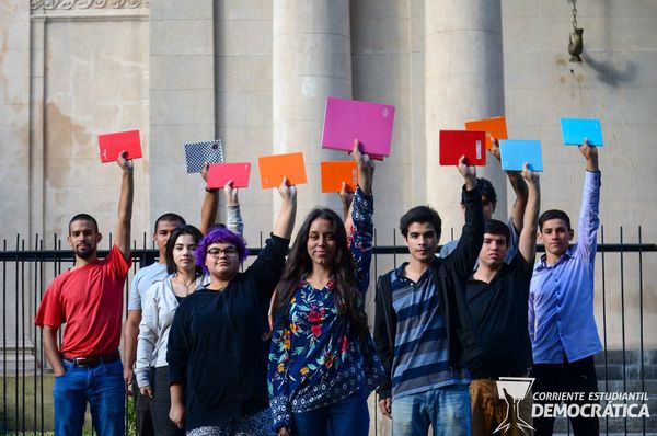 Estudiantes analizan soluciones ante inconvenientes con las clases virtuales