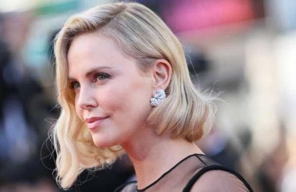 Charlize Theron donó medio millón de dólares para ayudar a mujeres maltratadas en cuarentena - SNT