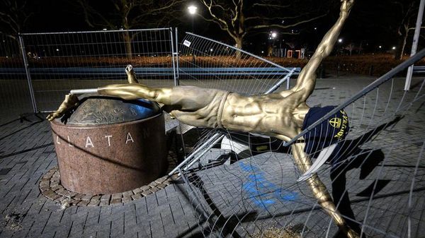 “Ibra” critica a los que derribaron su estatua y al Malmo - Fútbol - ABC Color