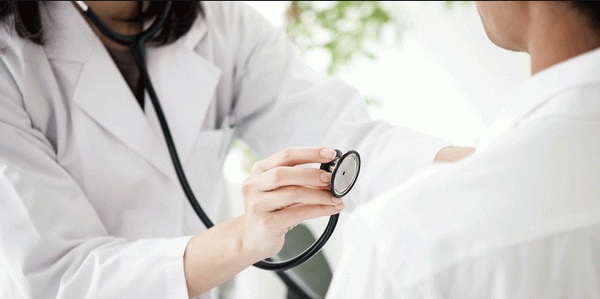 Galenos rechazan pedido de senado de traer personal médico de cuba