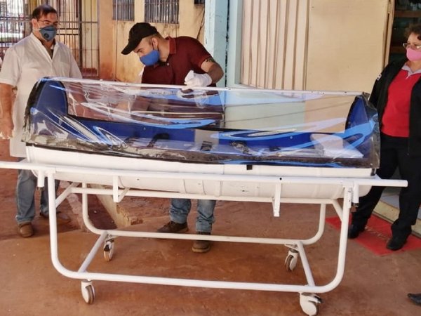 Reclusos fabrican cápsula para traslado de paciente con Covid-19