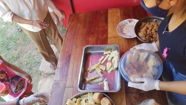 Familias carenciadas viven de ollas populares y de solidaridad ciudadana - Nacionales - ABC Color