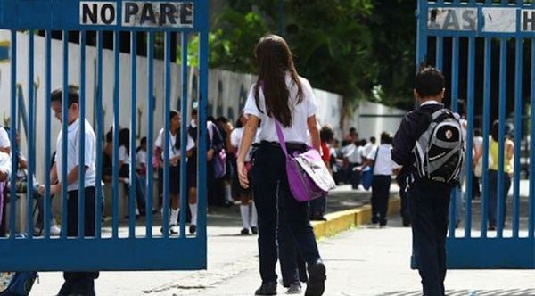 Alrededor de 600 colegios privados cierran sus puertas