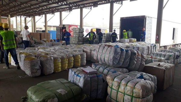 “CONTRABANDO CHINO” alimentan negocio de ropas y calzados BARATOS