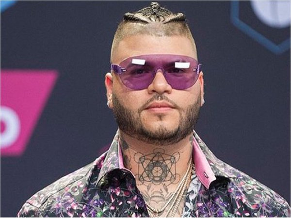 Farruko sorprende cantando famoso bolero A mi manera