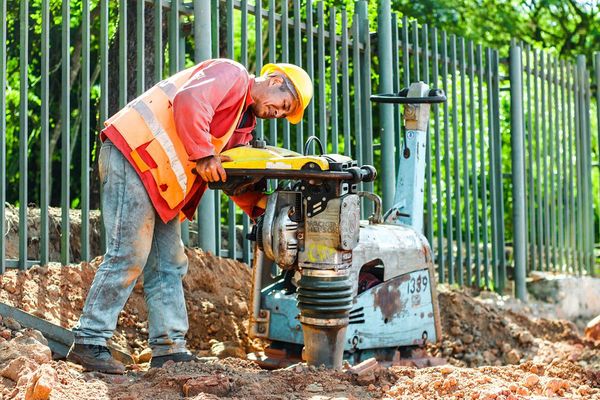 Cuarentena inteligente: pase libre a construcción y fábricas en 1ª etapa