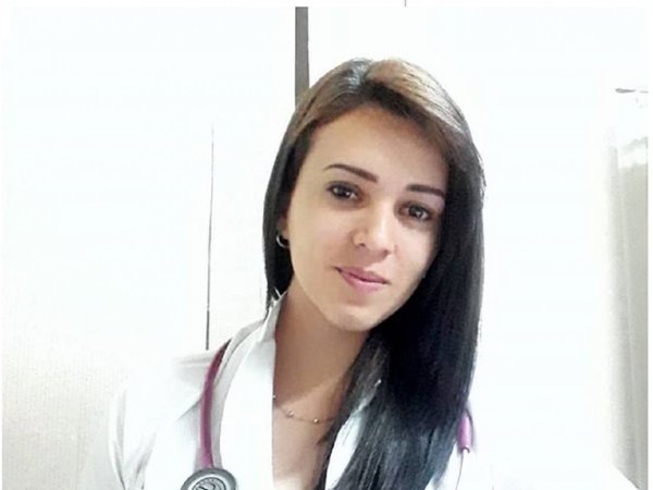 Doctora cuerona causa revuelo con su video