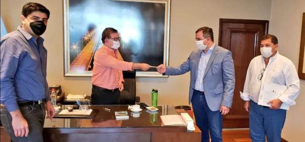 EBY entregó G. 1.750 millones para Consejo de Salud de Misiones - Nacionales - ABC Color