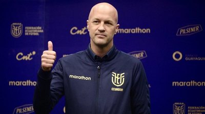 Federación de Ecuador remueve a su presidente por contrato con el DT Jordi Cruyff