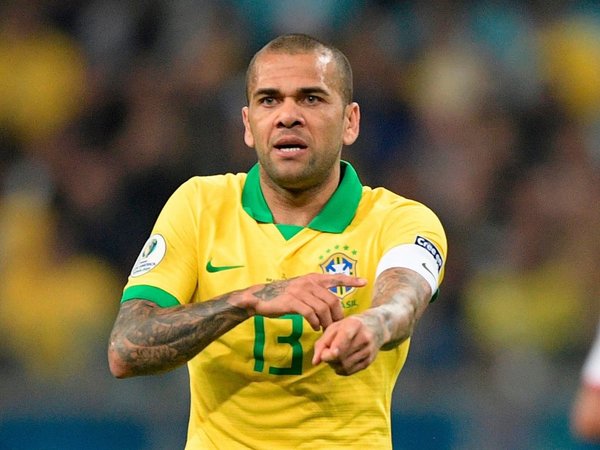 Dani Alves tiró una bomba y dijo en qué equipo argentino quiere jugar