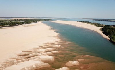CORRIENTES: IMÁGENES IMPACTANTES DE LA BAJANTE DEL RÍO PARANÁ