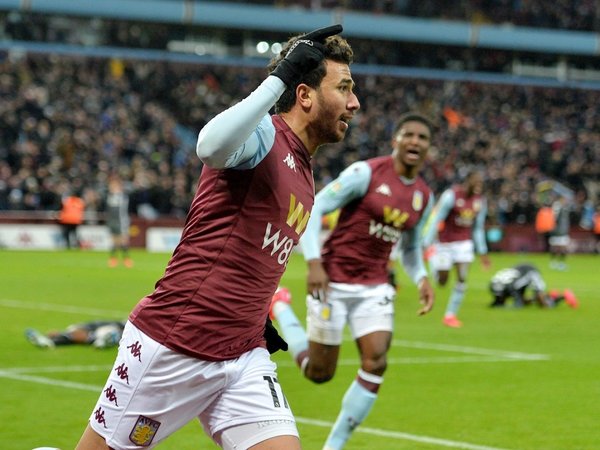 La plantilla del Aston Villa rebaja su sueldo un veinticinco por ciento