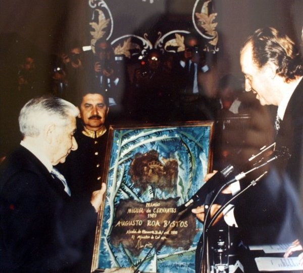 A 30 años de que Roa Bastos haya recibido el Premio Cervantes: "Él se fue con su Paraguay a cuestas, no fue solo" » Ñanduti
