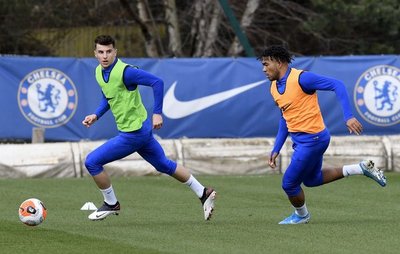 Chelsea mantiene salario de sus jugadores