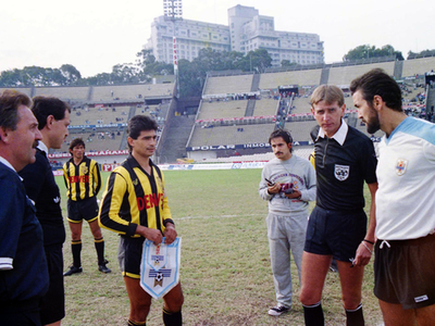 El día que Guaraní le ganó un amistoso a Uruguay en el Centenario