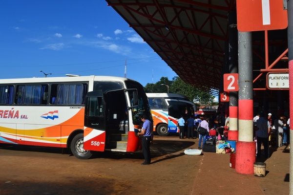 Viajes de buses de corta, mediana y larga distancia siguen suspendidos - ADN Paraguayo